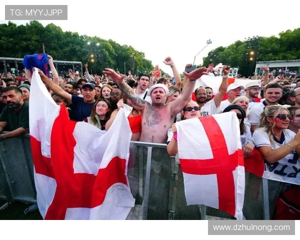 英格兰与俄罗斯球迷激烈冲突现场直击引发国际关注 英格兰与俄罗斯球迷激烈冲突现场直击引发国际关注